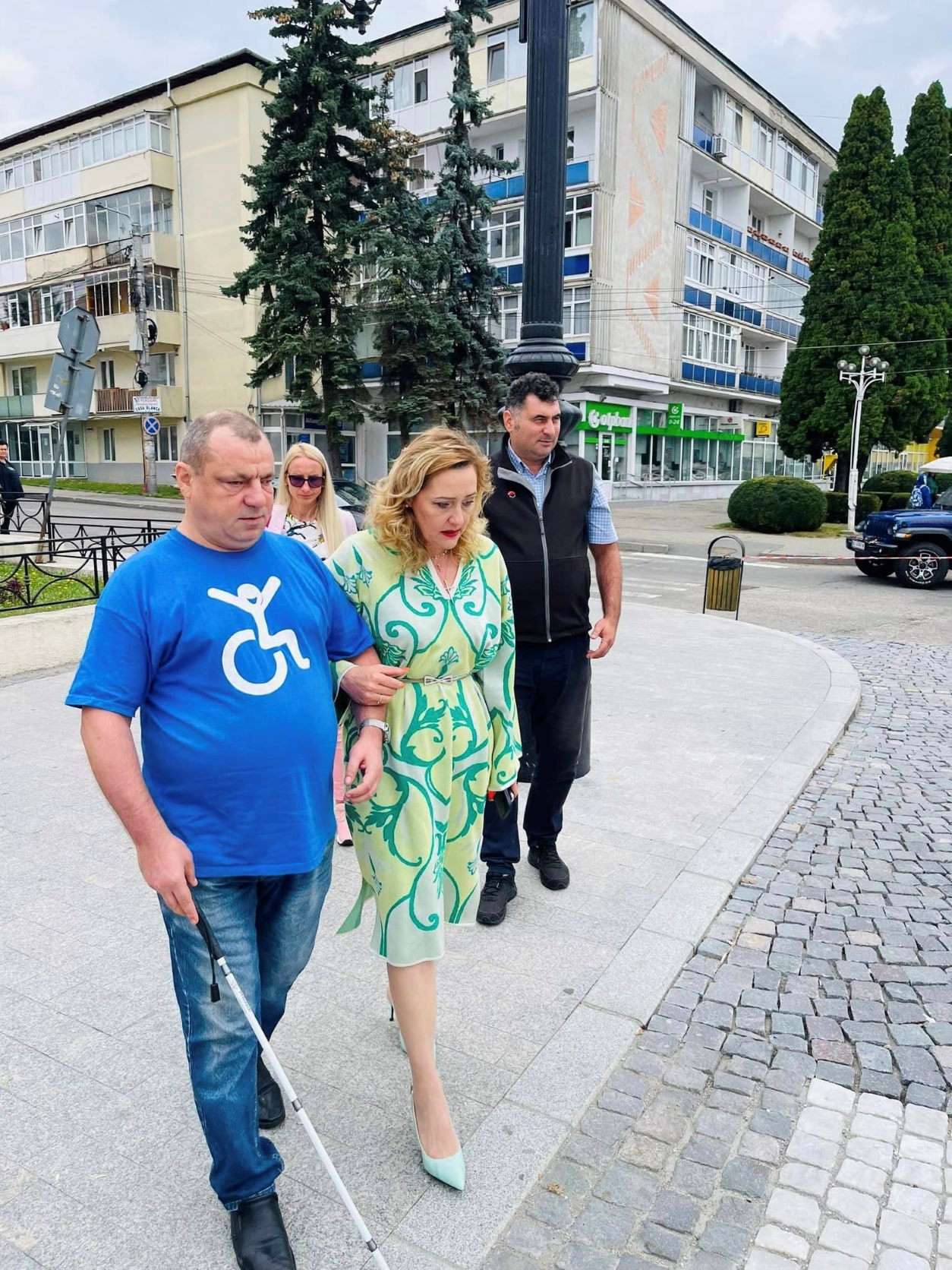 Le mulțumesc colegilor mei care au întocmit “Ghidul practic cu soluții de bun simț pentru persoanele cu dizabilități” pentru că au venit astăzi la Câmpulung Muscel