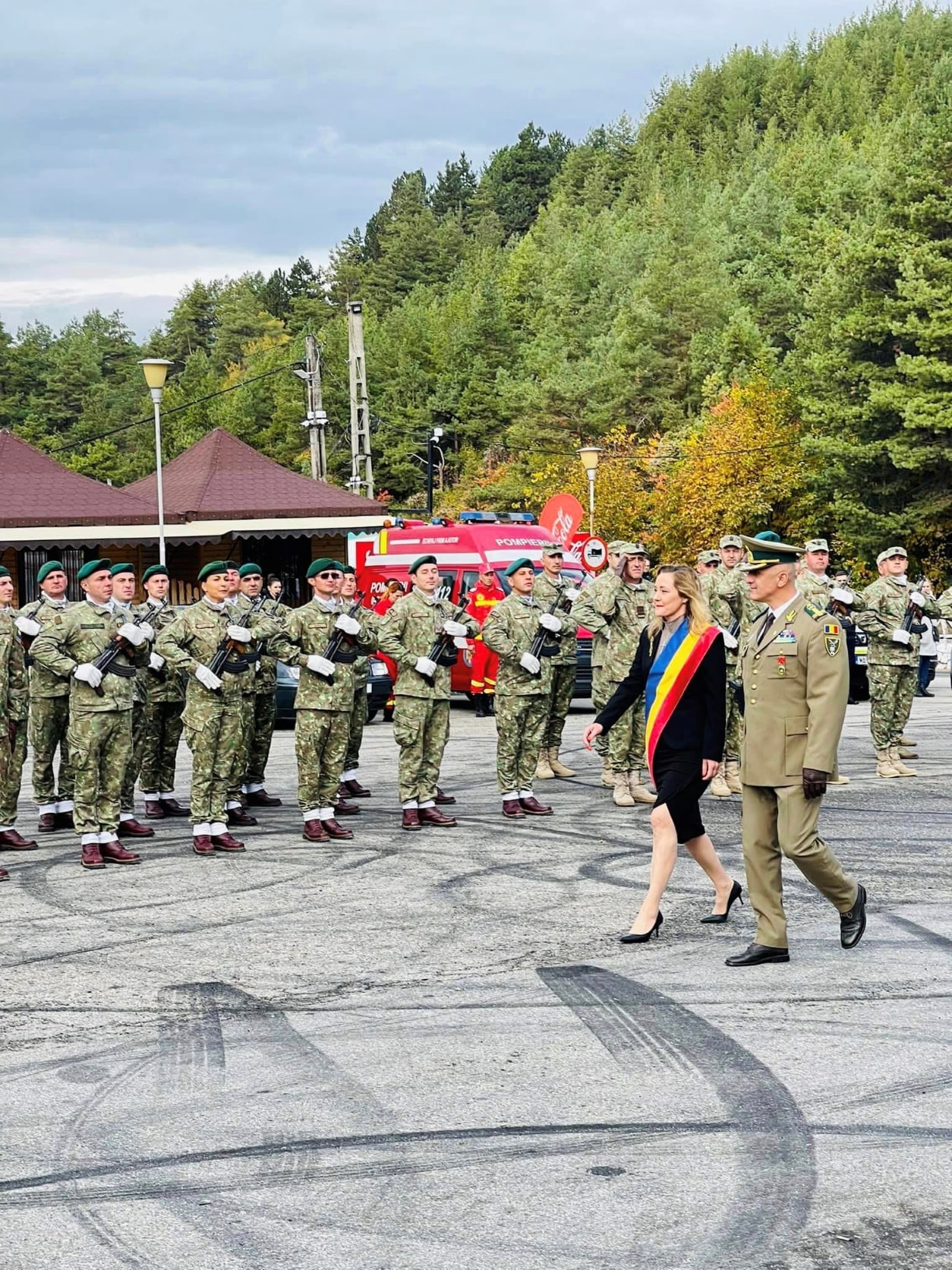 Astăzi, mai mult decât oricând, sărbătorim Ziua Armatei, Armata de astăzi, pe fiecare militar în parte ce poartă în mâinile lui PACEA. Vă mulțumesc!