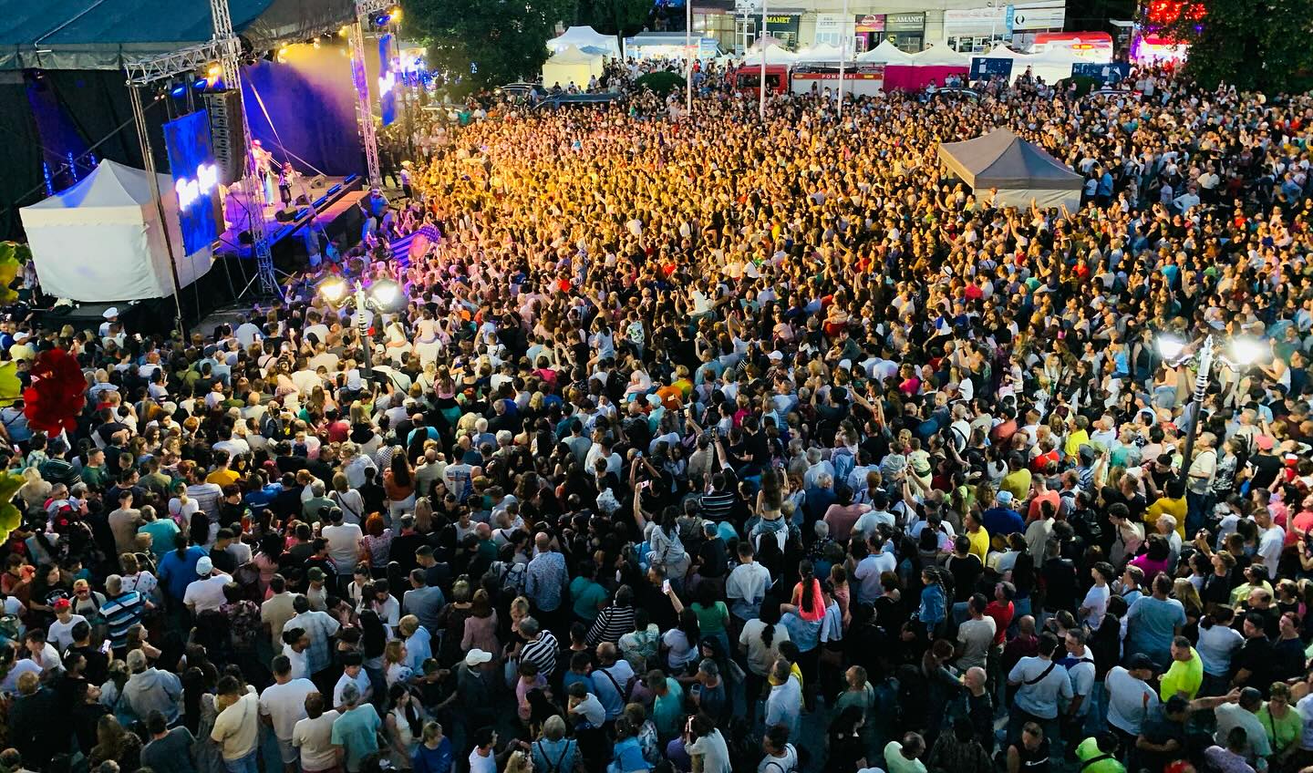 La mulți ani, câmpulungeni! La mulți ani, Câmpulung!