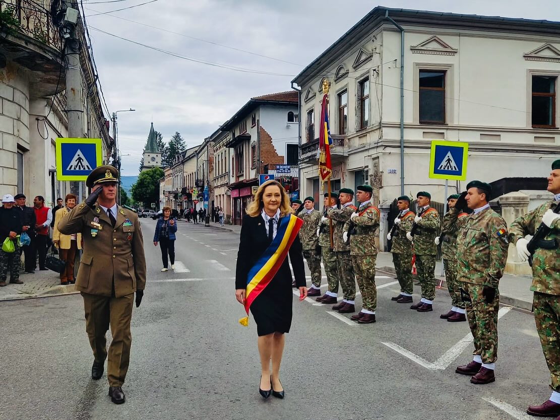 Astăzi de Ziua Eroilor îmi exprim recunoștința pentru toți eroii cunoscuți și necunoscuți ai României pentru că datorită lor suntem binecuvântați să trăim într-o țară liberă, să vorbim și să iubim în limba română