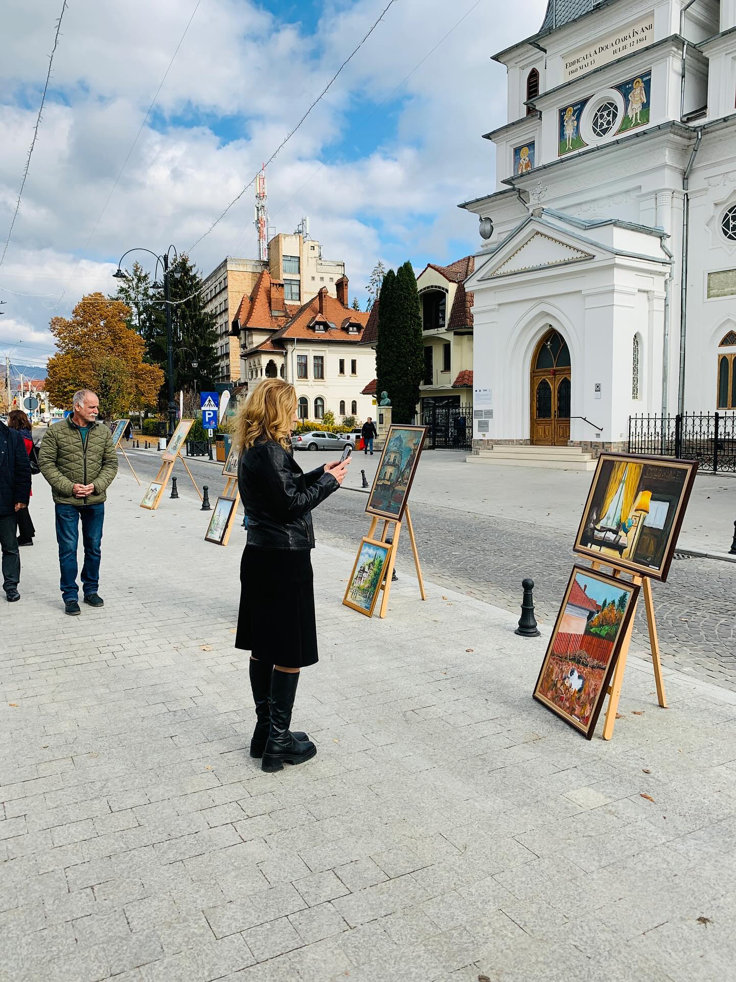 Expoziție de pictură pe Bulevardul Pardon